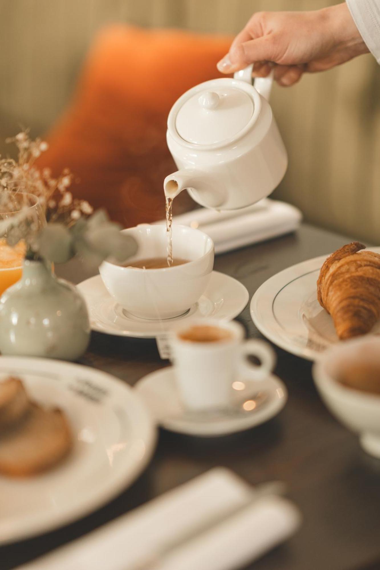 Logis Hotel Et Restaurant La Pension Du Moulin 퐁타벤 외부 사진