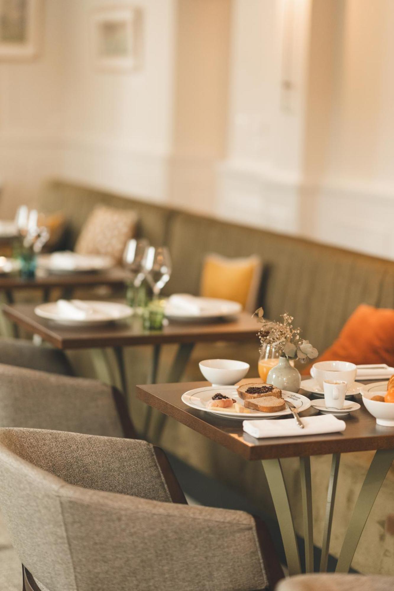 Logis Hotel Et Restaurant La Pension Du Moulin 퐁타벤 외부 사진
