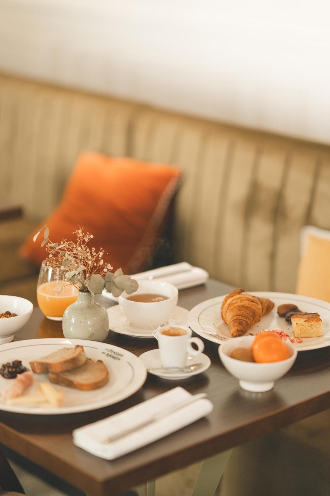 Logis Hotel Et Restaurant La Pension Du Moulin 퐁타벤 외부 사진
