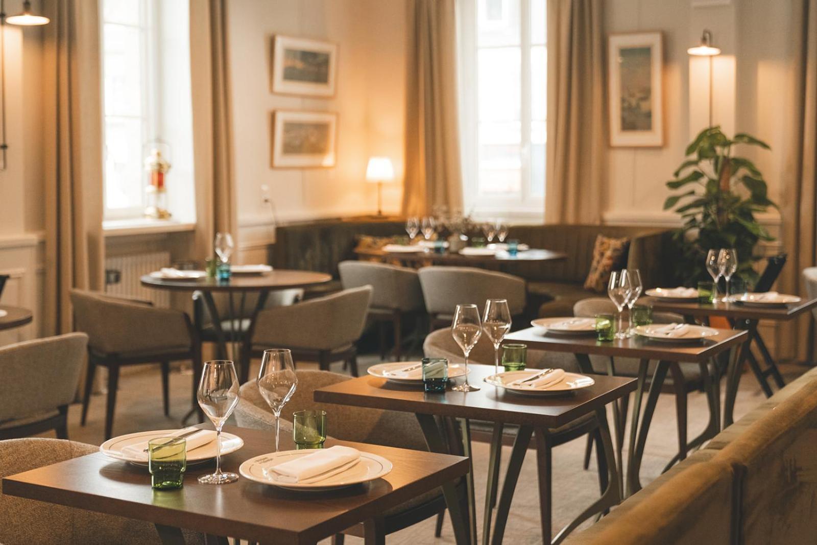 Logis Hotel Et Restaurant La Pension Du Moulin 퐁타벤 외부 사진