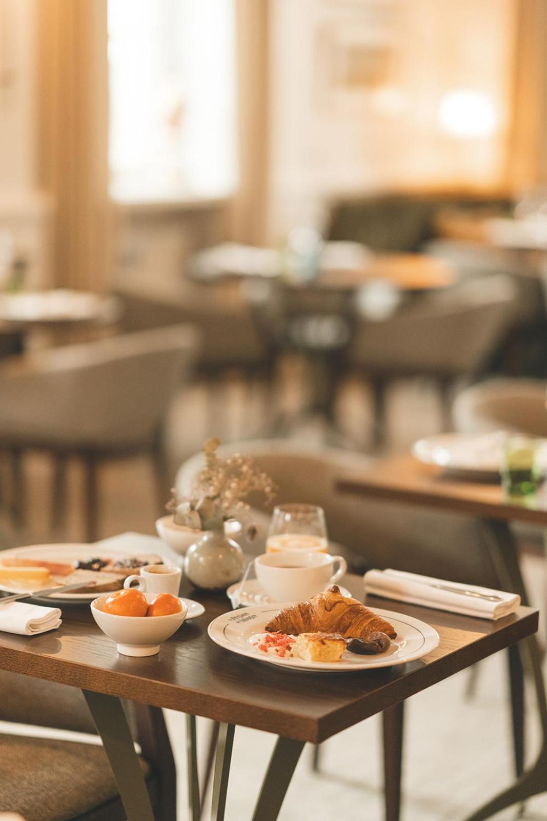 Logis Hotel Et Restaurant La Pension Du Moulin 퐁타벤 외부 사진