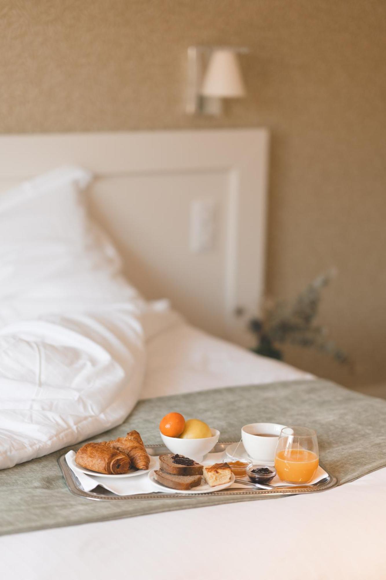 Logis Hotel Et Restaurant La Pension Du Moulin 퐁타벤 외부 사진