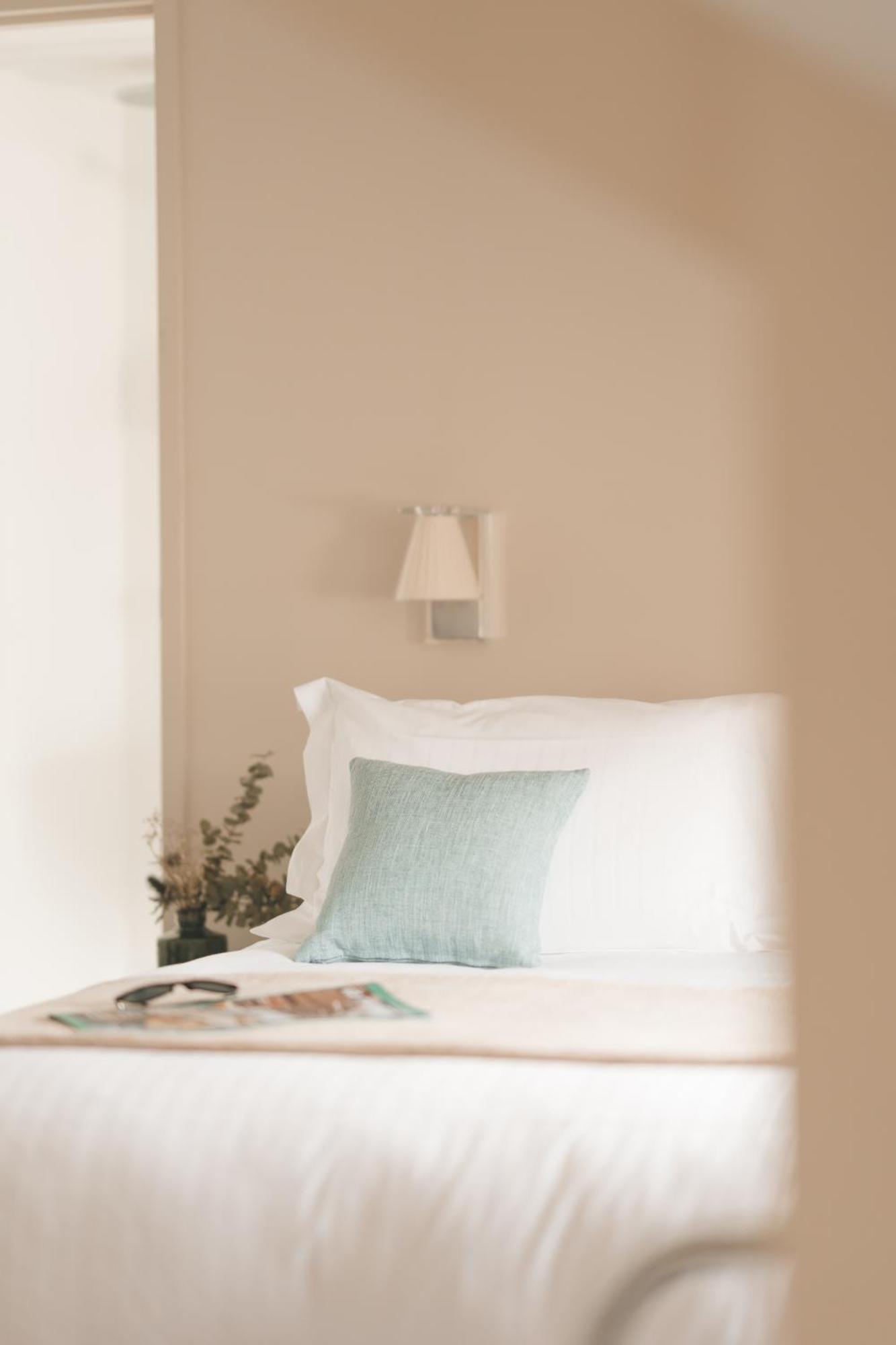 Logis Hotel Et Restaurant La Pension Du Moulin 퐁타벤 외부 사진